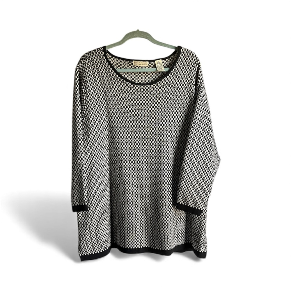 Vintage Lord & Taylor soft merino wool black and white Crew Neck Sweater